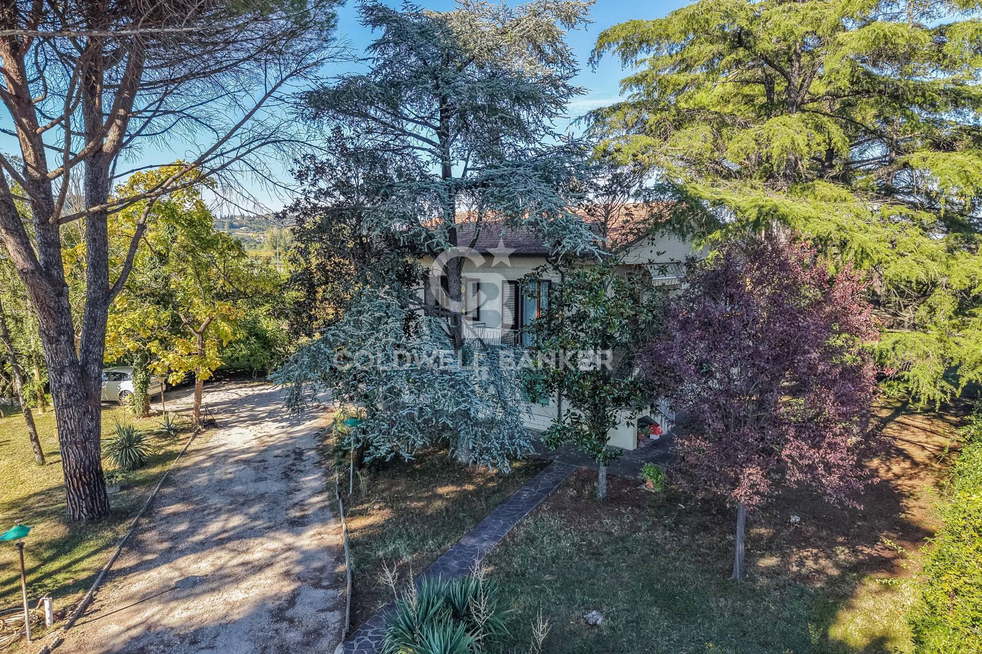 Porzione villa in vendita a Rimini, Via Montescudo