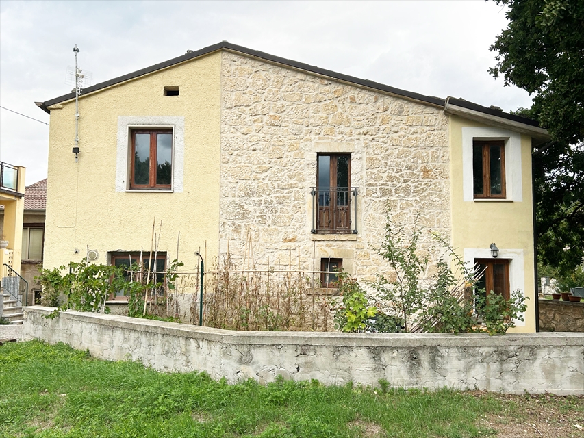 Casa indipendente con giardino in piano delle castagne 174, Roccamorice