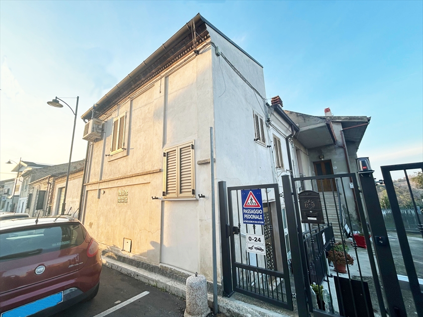 Casa indipendente in vendita in via umberto i 62, Cappelle sul Tavo