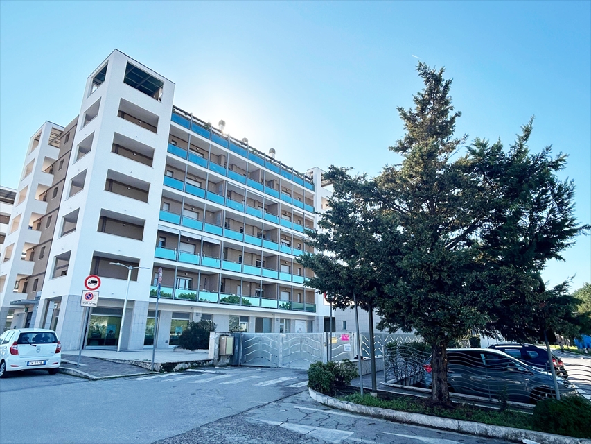 Trilocale con box in galleria karol wojtyla 24, San Giovanni Teatino