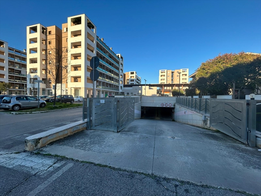Box/Garage 20mq in vendita in galleria karol wojtyla, San Giovanni Teatino