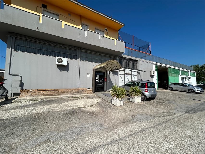 Capannone in vendita in via ottaviano 13, San Giovanni Teatino