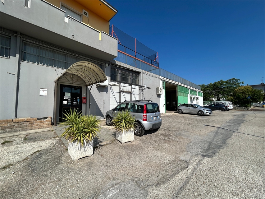 Capannone in vendita in via ottaviano 13, San Giovanni Teatino