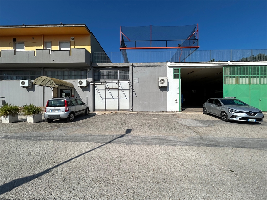 Capannone in vendita in via ottaviano 13, San Giovanni Teatino