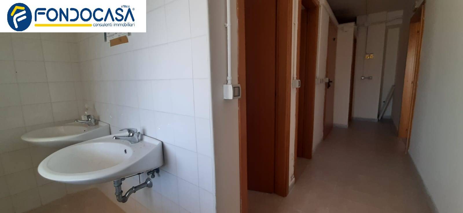 Locale commerciale in vendita a Nocera Inferiore, Metropolitano