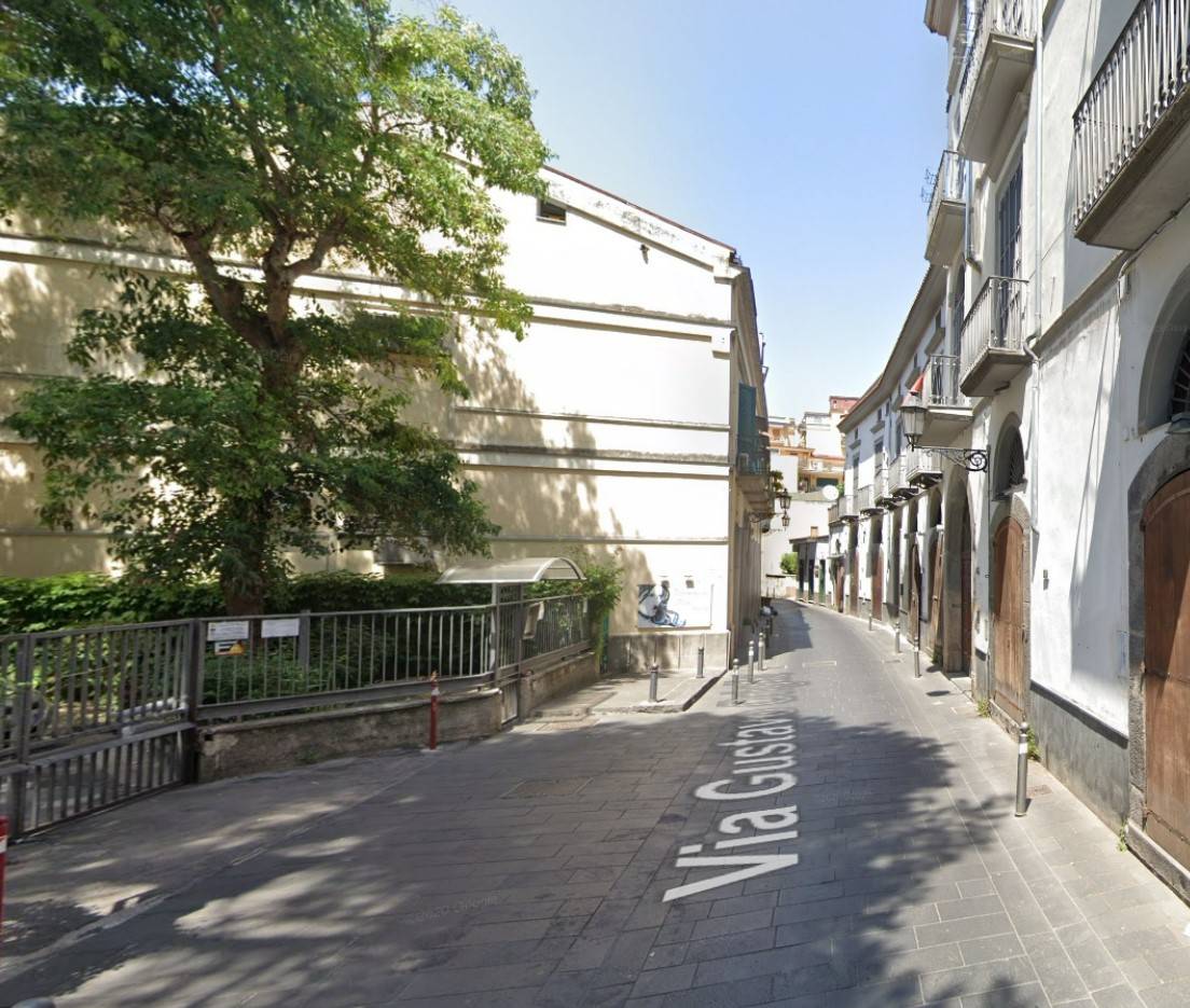 Locale commerciale in vendita a Nocera Inferiore, Metropolitano