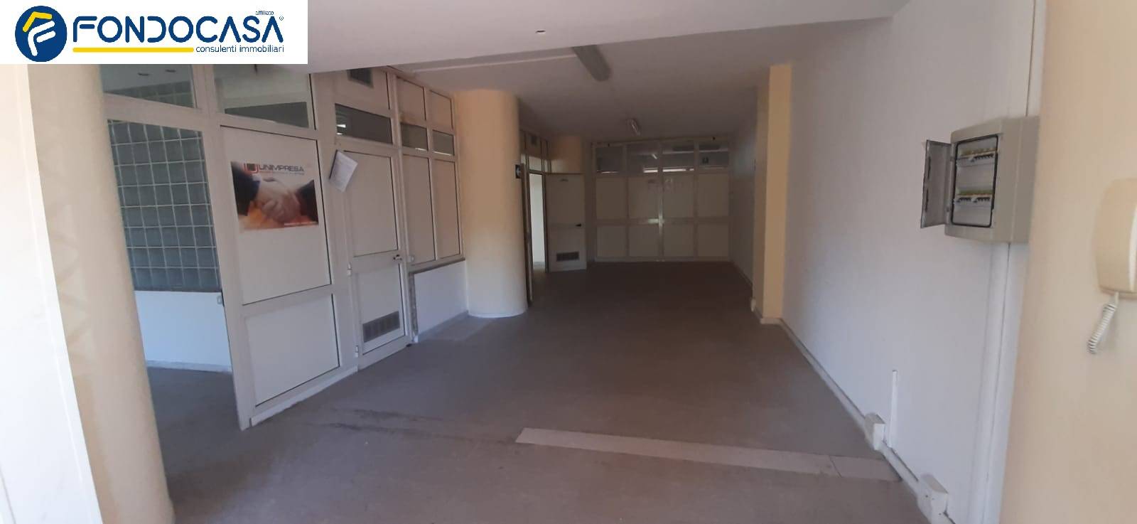 Locale commerciale in vendita a Nocera Inferiore, Metropolitano