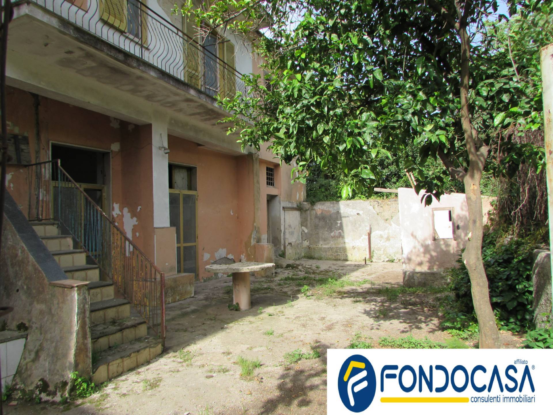 Palazzo intero stabile in vendita a Roccapiemonte