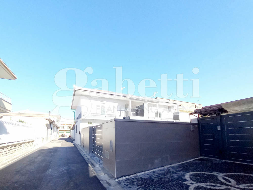 Villa con giardino a Trentola-Ducenta