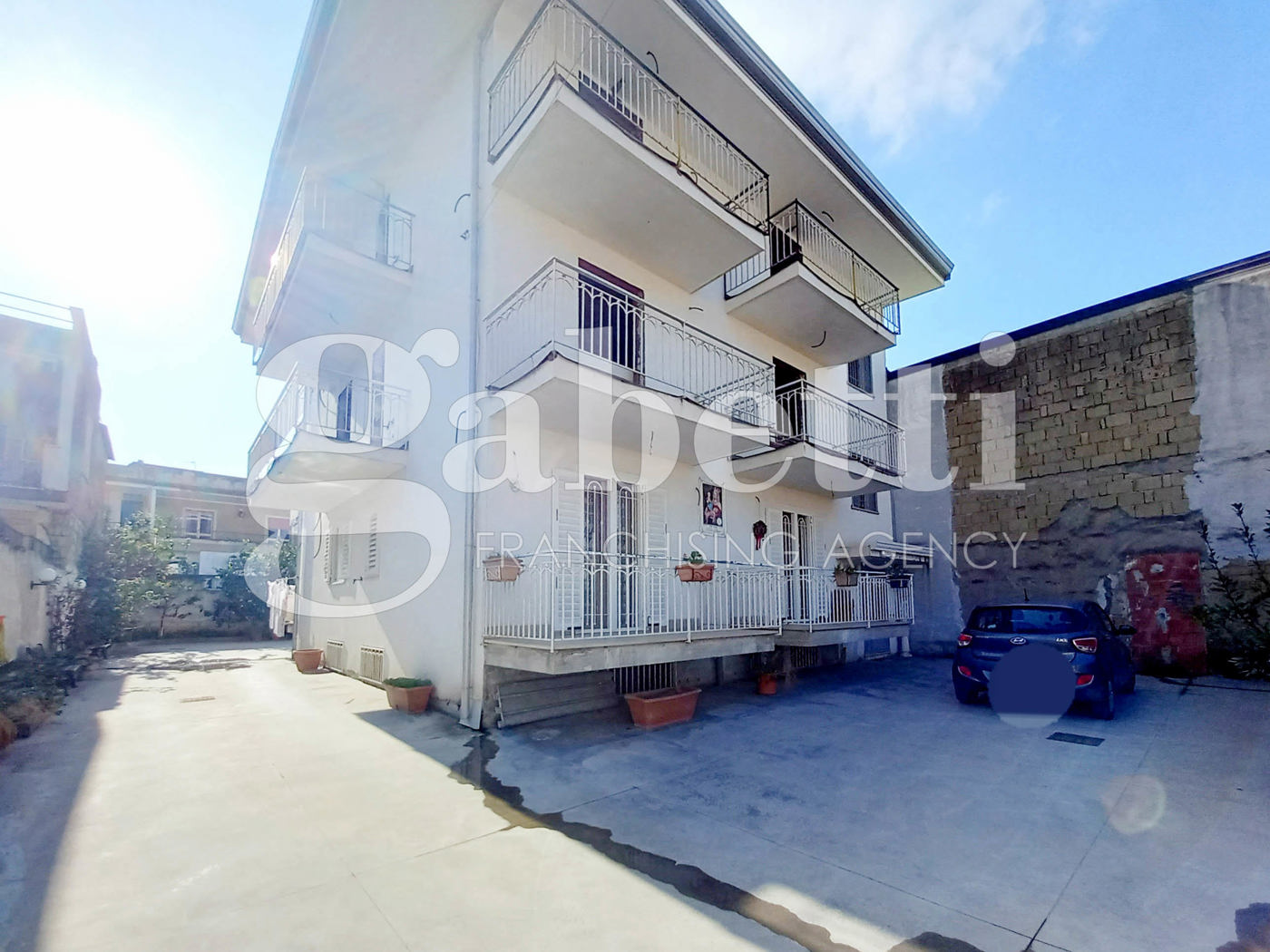 Quadrilocale con box a Parete