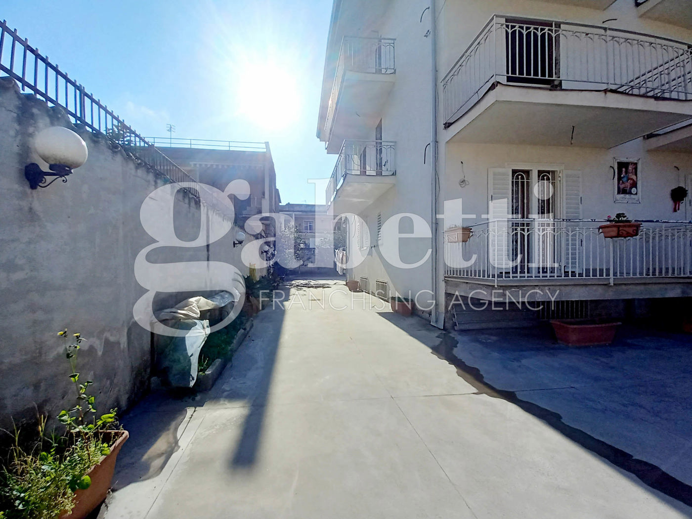 Quadrilocale con box a Parete