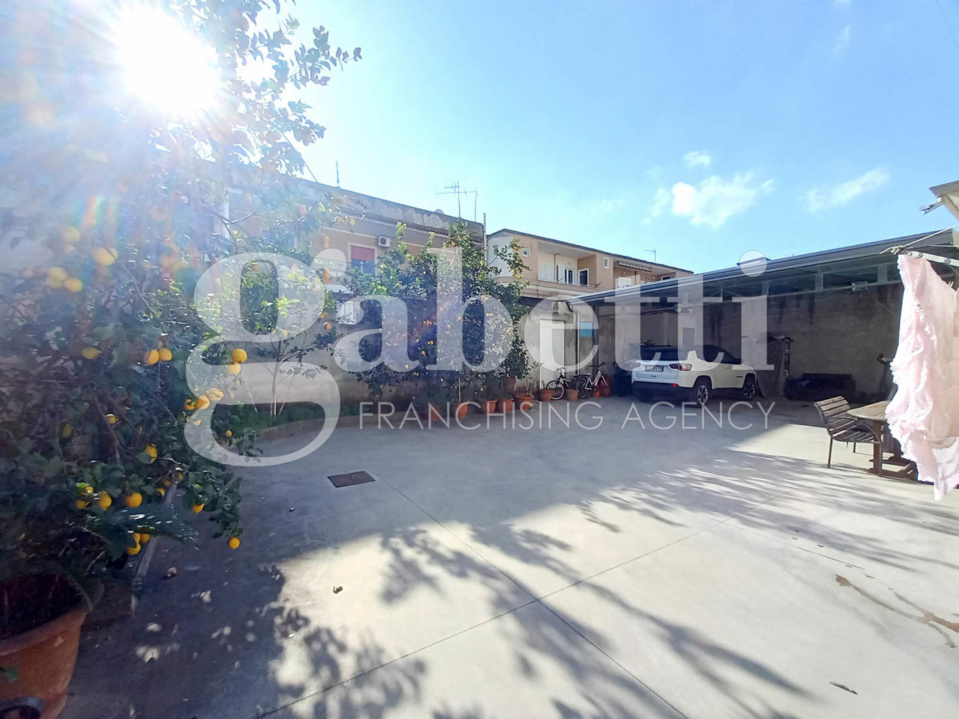 Quadrilocale con box a Parete