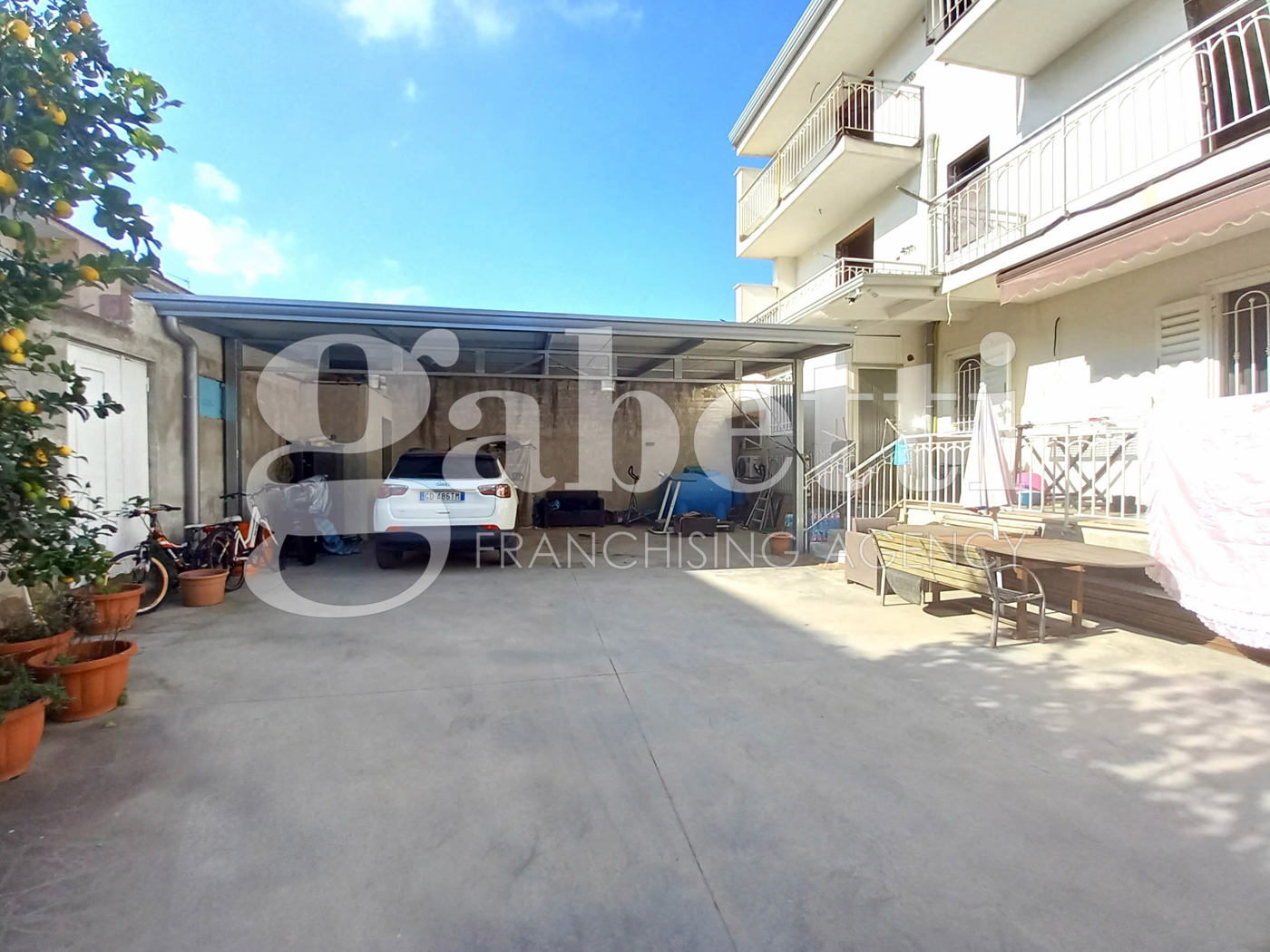 Quadrilocale con box a Parete