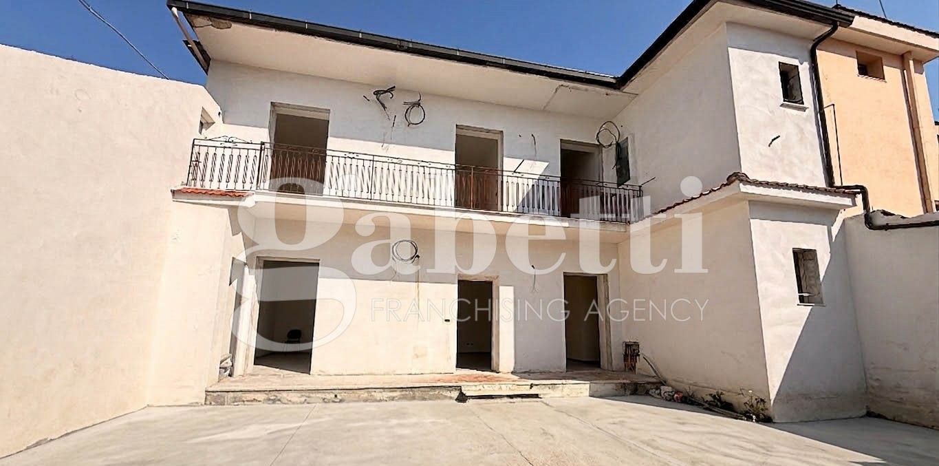 Villa con giardino a Trentola-Ducenta