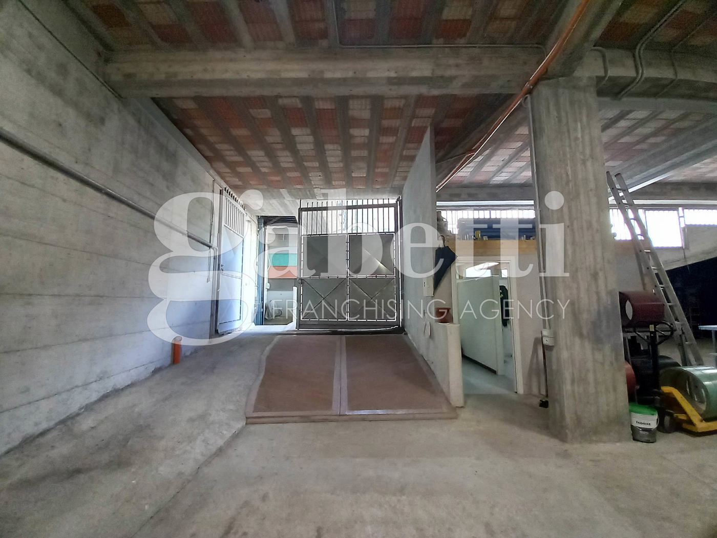 Magazzino in affitto a Parete