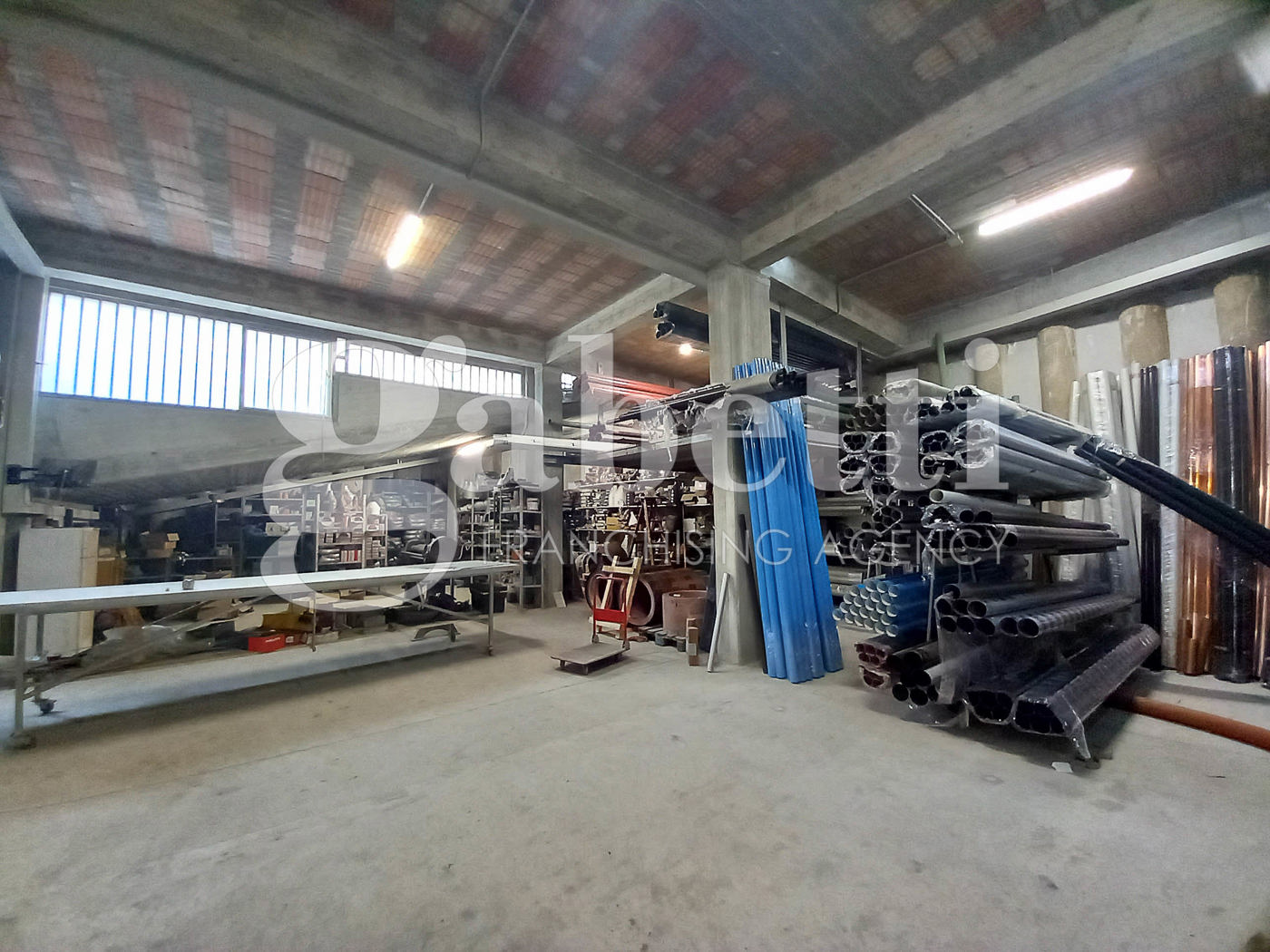 Magazzino in affitto a Parete