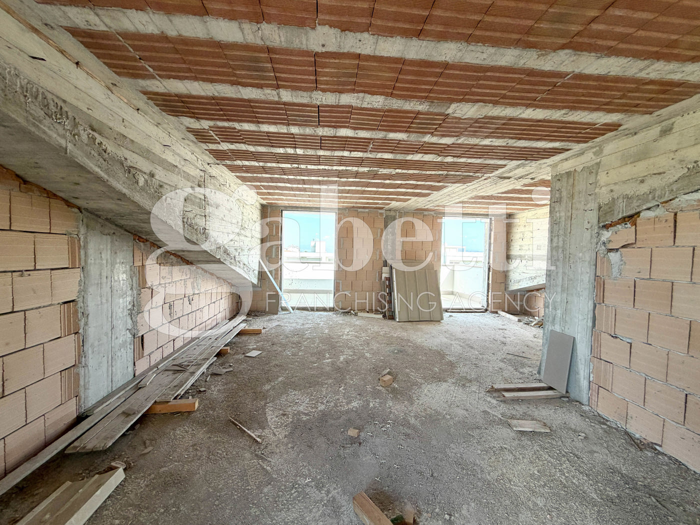 Stabile/Palazzo in affitto a Trentola-Ducenta