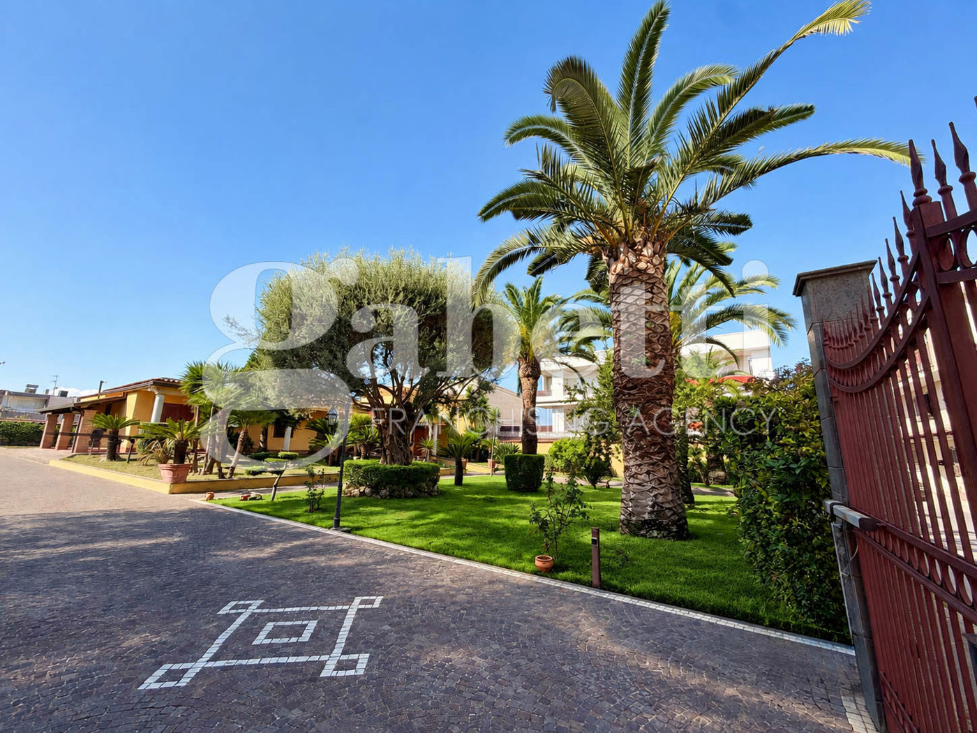 Villa con giardino a Parete