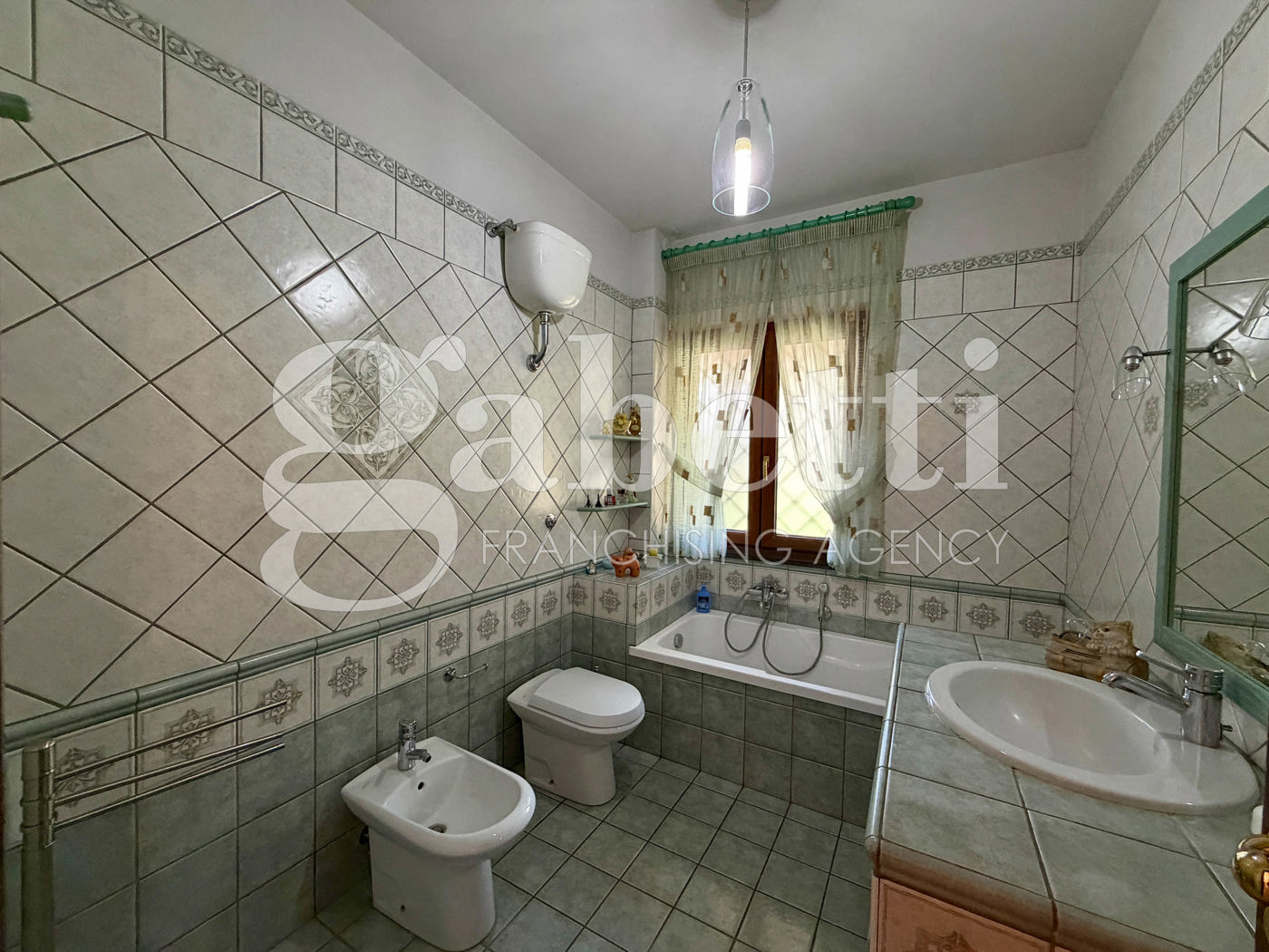 Villa con giardino a Parete
