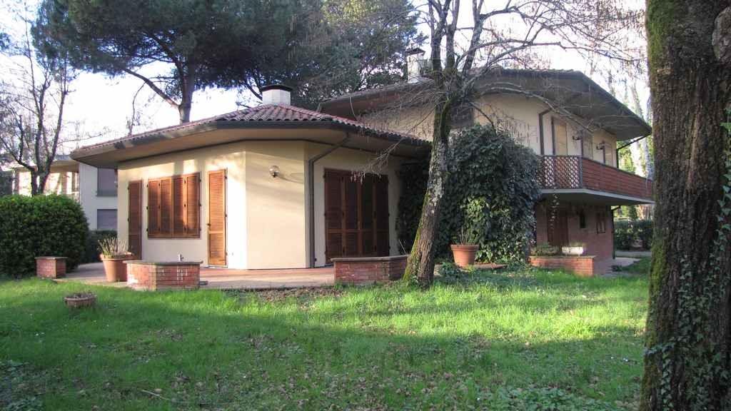 Villa in vendita, Massa ronchi