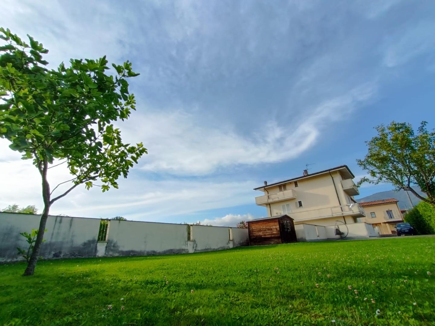 Villa Bifamiliare con giardino, Montignoso cervaiolo