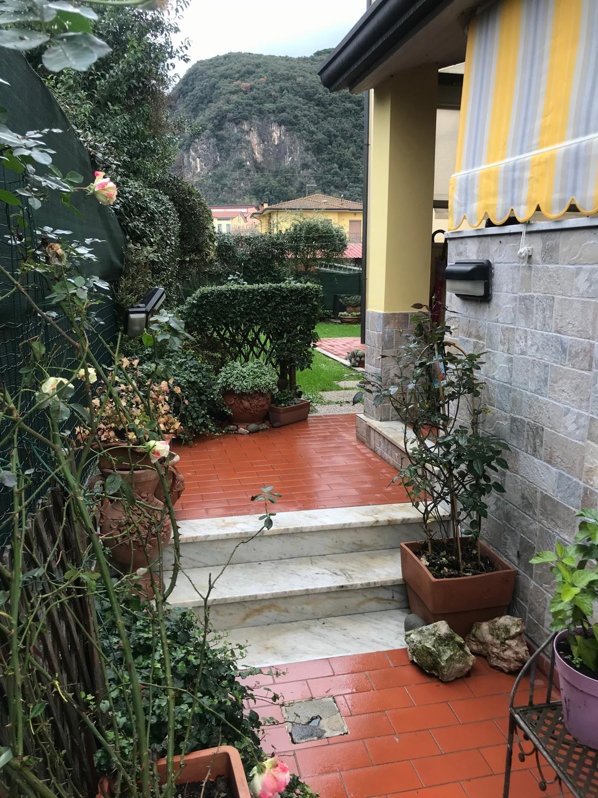 Quadrilocale con giardino, Montignoso renella