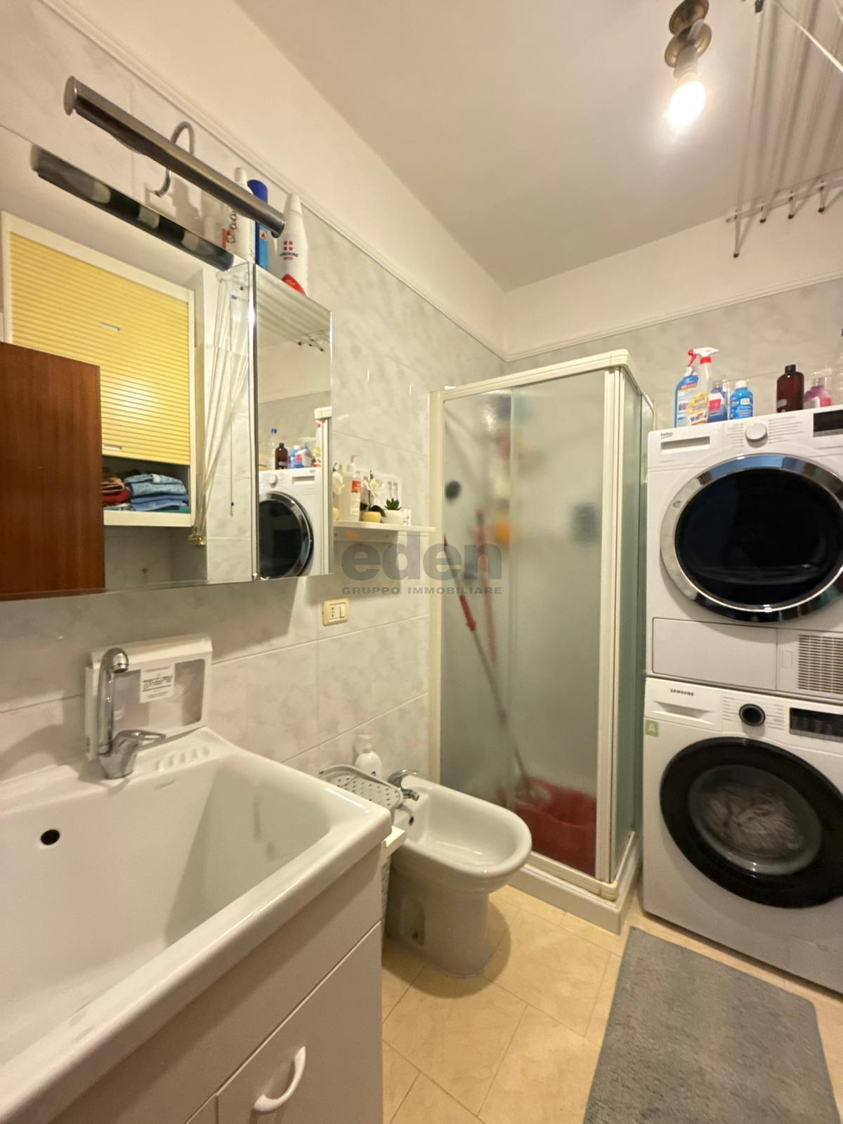 Quadrilocale con box in via claudio galeno 62, Modena