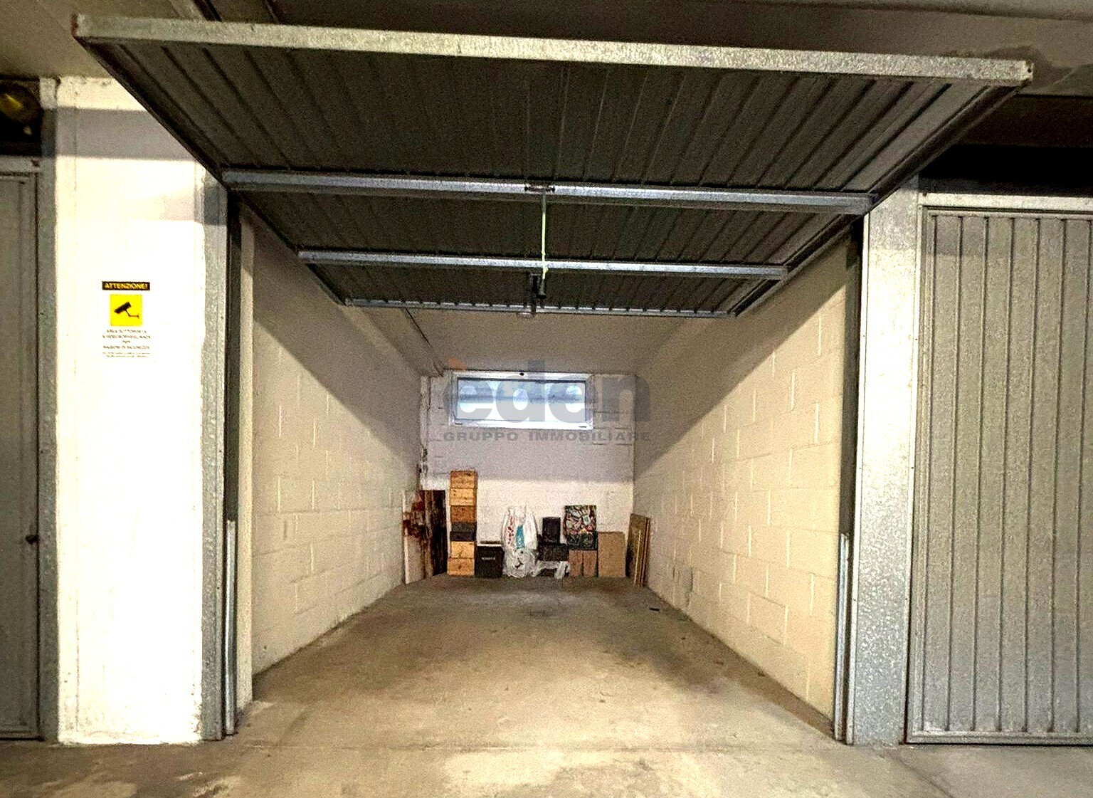 Posto auto coperto in vendita in via carlo cattaneo 26, Modena