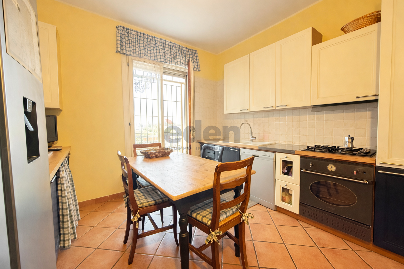 Quadrilocale con box in via degli alpini 34, Modena