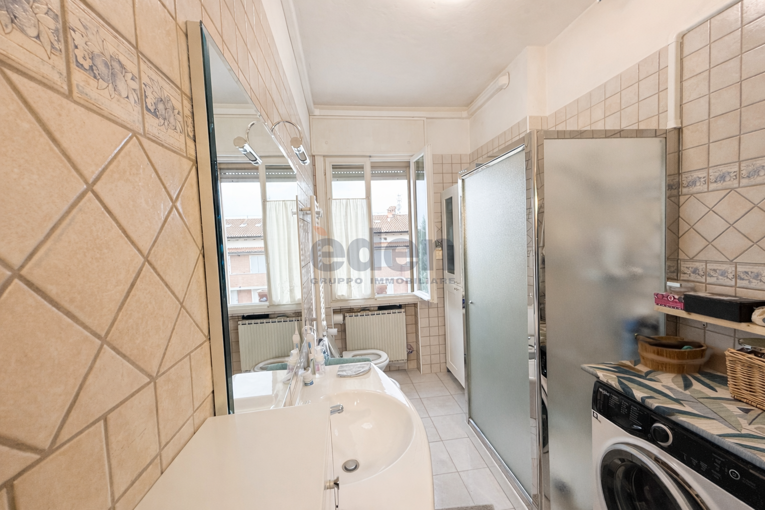 Quadrilocale con box in via degli alpini 34, Modena