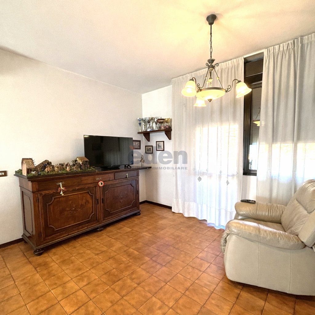 Quadrilocale con box in strada di saliceto panaro 211, Modena