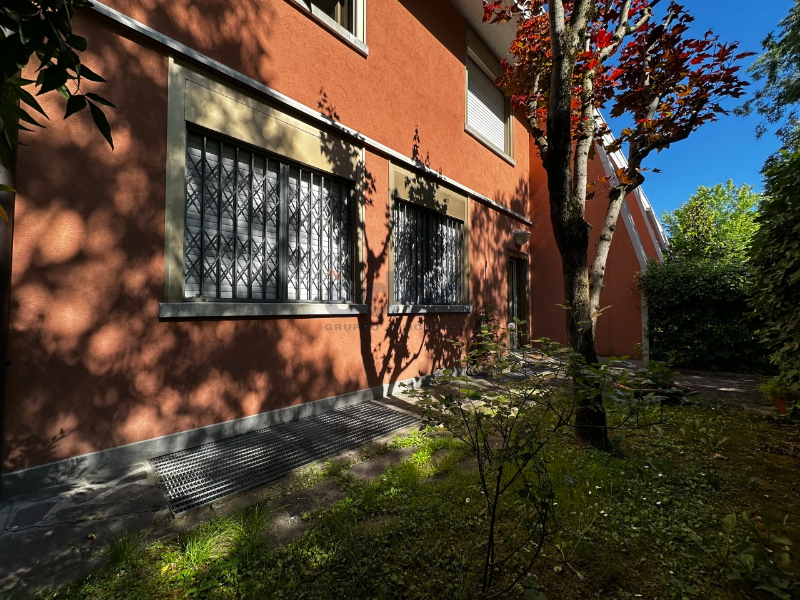 Villetta a schiera con giardino in via albert einstein 42, Modena