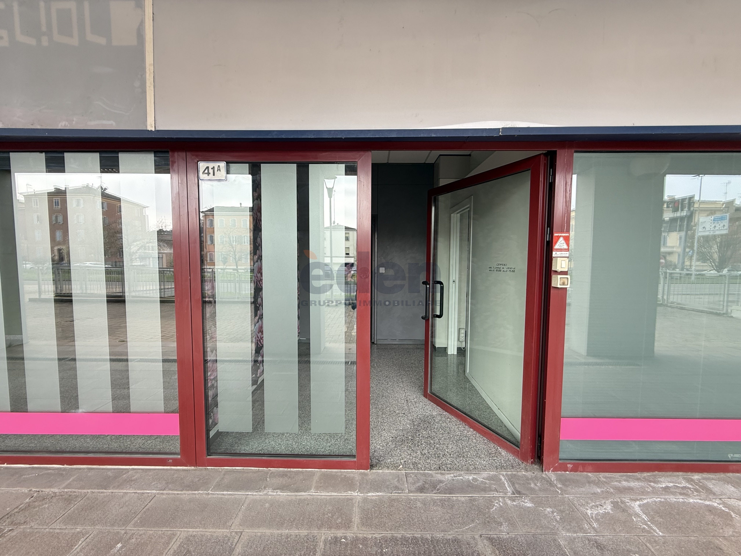 Locale commerciale in affitto in via carlo zucchi 41, Modena
