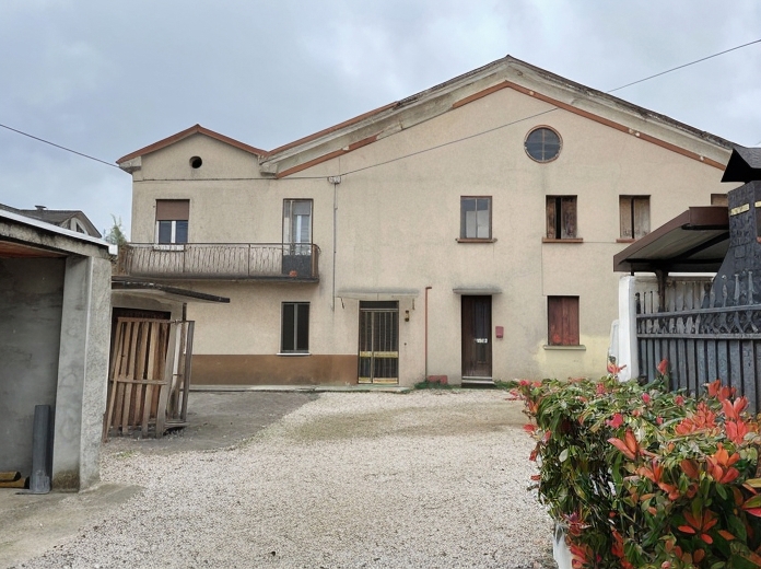 Casa indipendente con box doppio a Schio