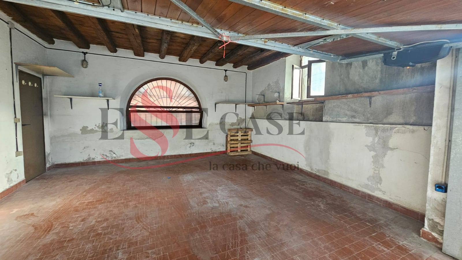 Box o garage in vendita a Alzano Lombardo