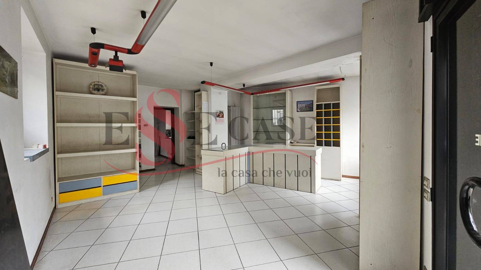 Locale commerciale in affitto a Ranica