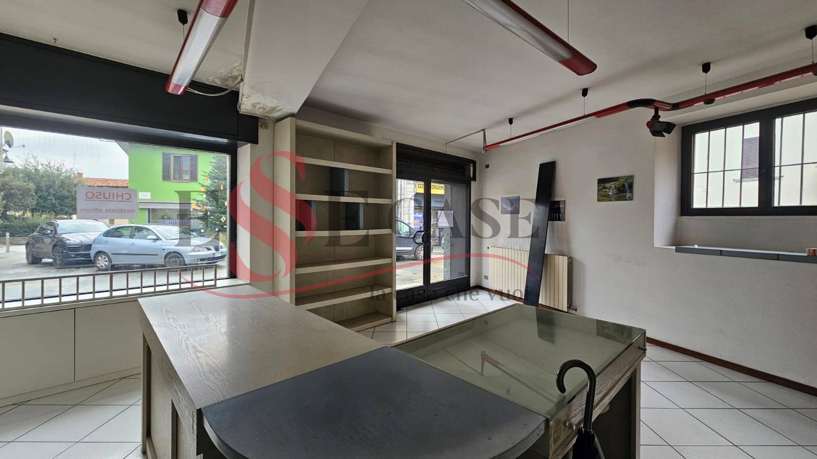 Locale commerciale in affitto a Ranica