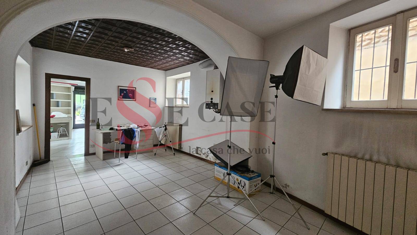 Locale commerciale in affitto a Ranica