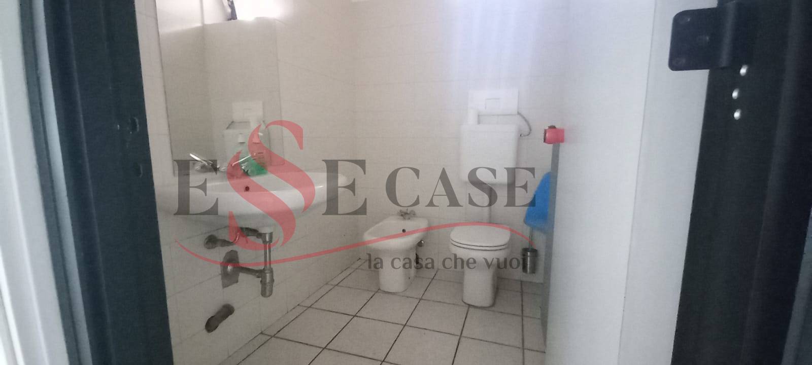 Locale commerciale in vendita a Alzano Lombardo, Nese