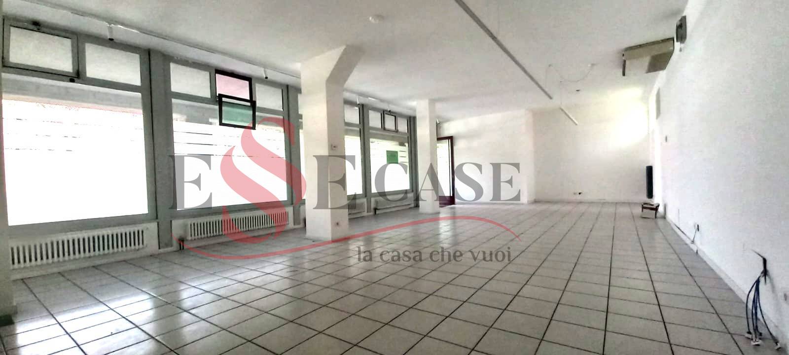 Locale commerciale in vendita a Alzano Lombardo, Nese