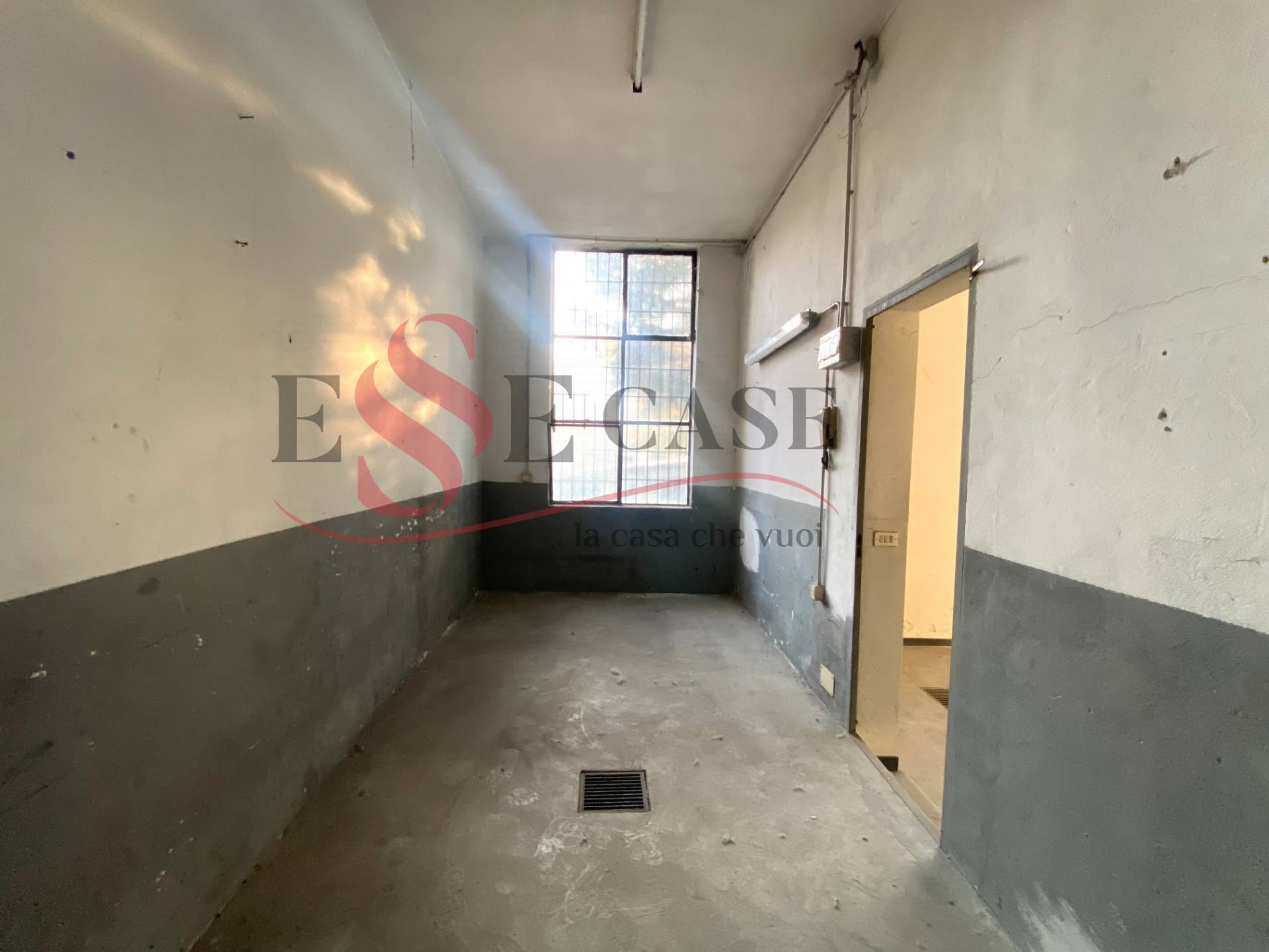 Locale commerciale in vendita a Alzano Lombardo