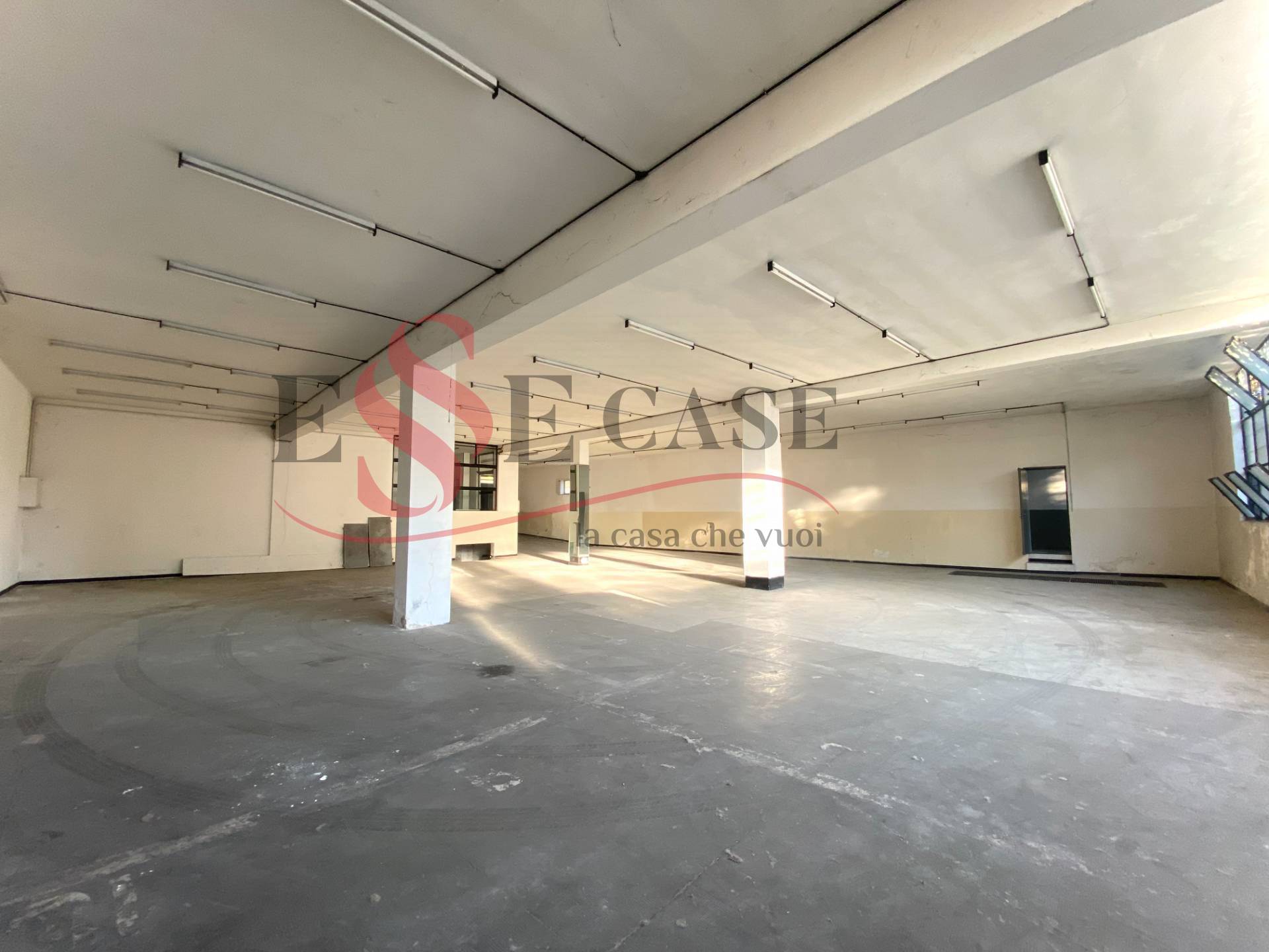 Locale commerciale in vendita a Alzano Lombardo