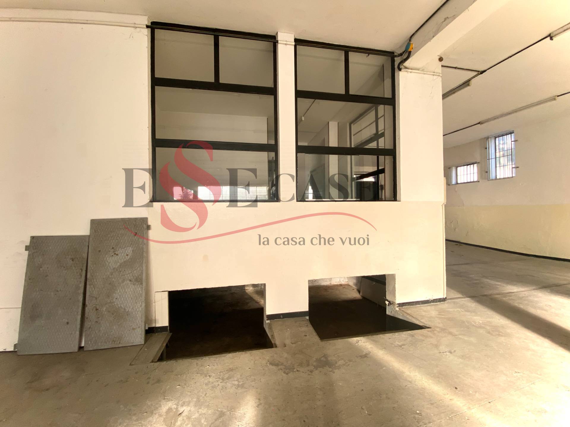 Locale commerciale in vendita a Alzano Lombardo