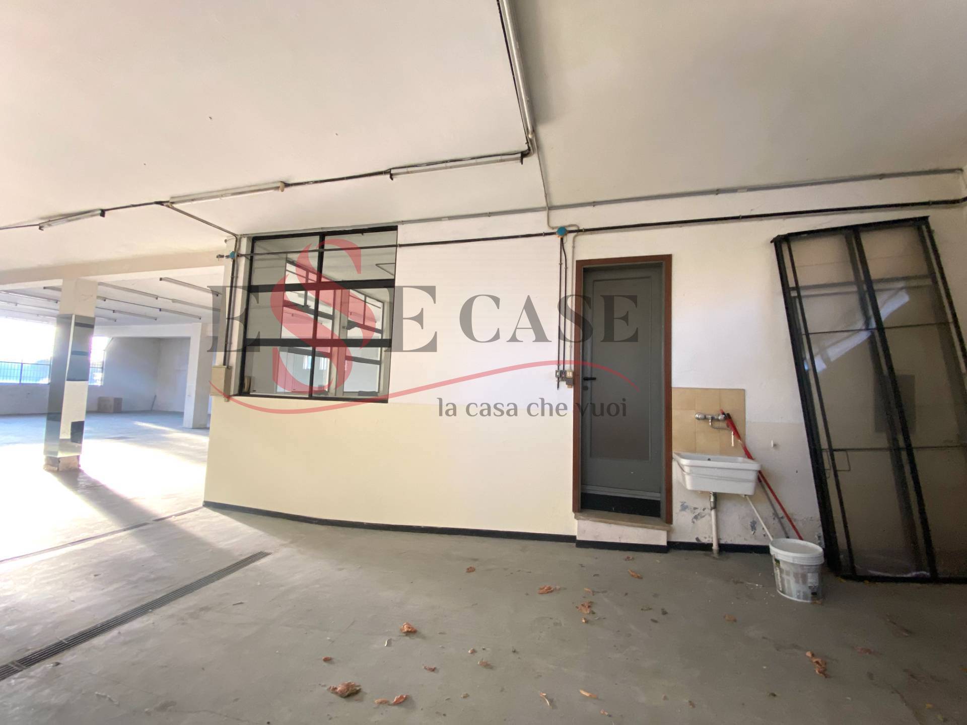 Locale commerciale in vendita a Alzano Lombardo