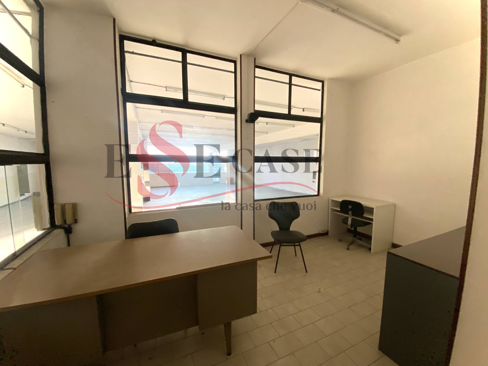 Locale commerciale in vendita a Alzano Lombardo