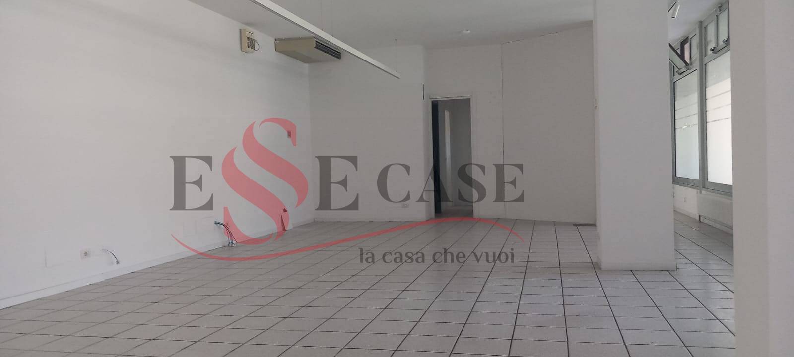 Locale commerciale in vendita a Alzano Lombardo, Nese