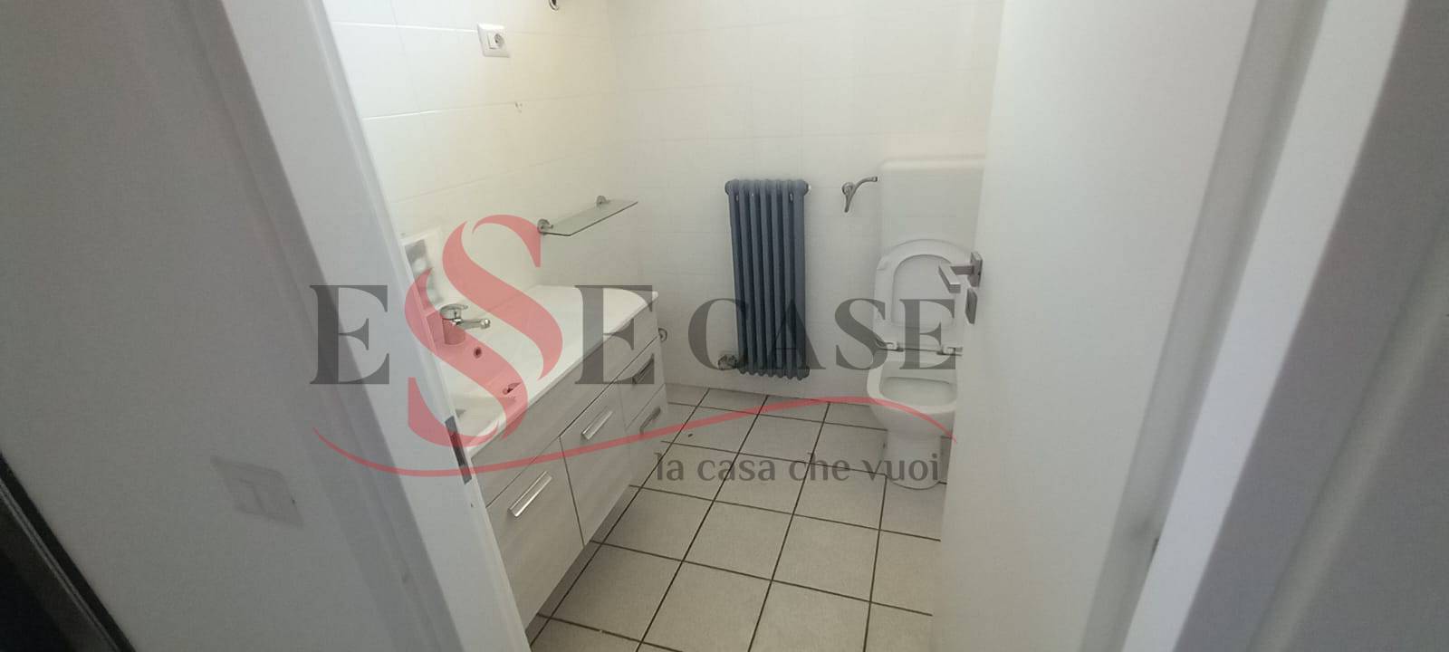 Locale commerciale in affitto a Alzano Lombardo, Nese