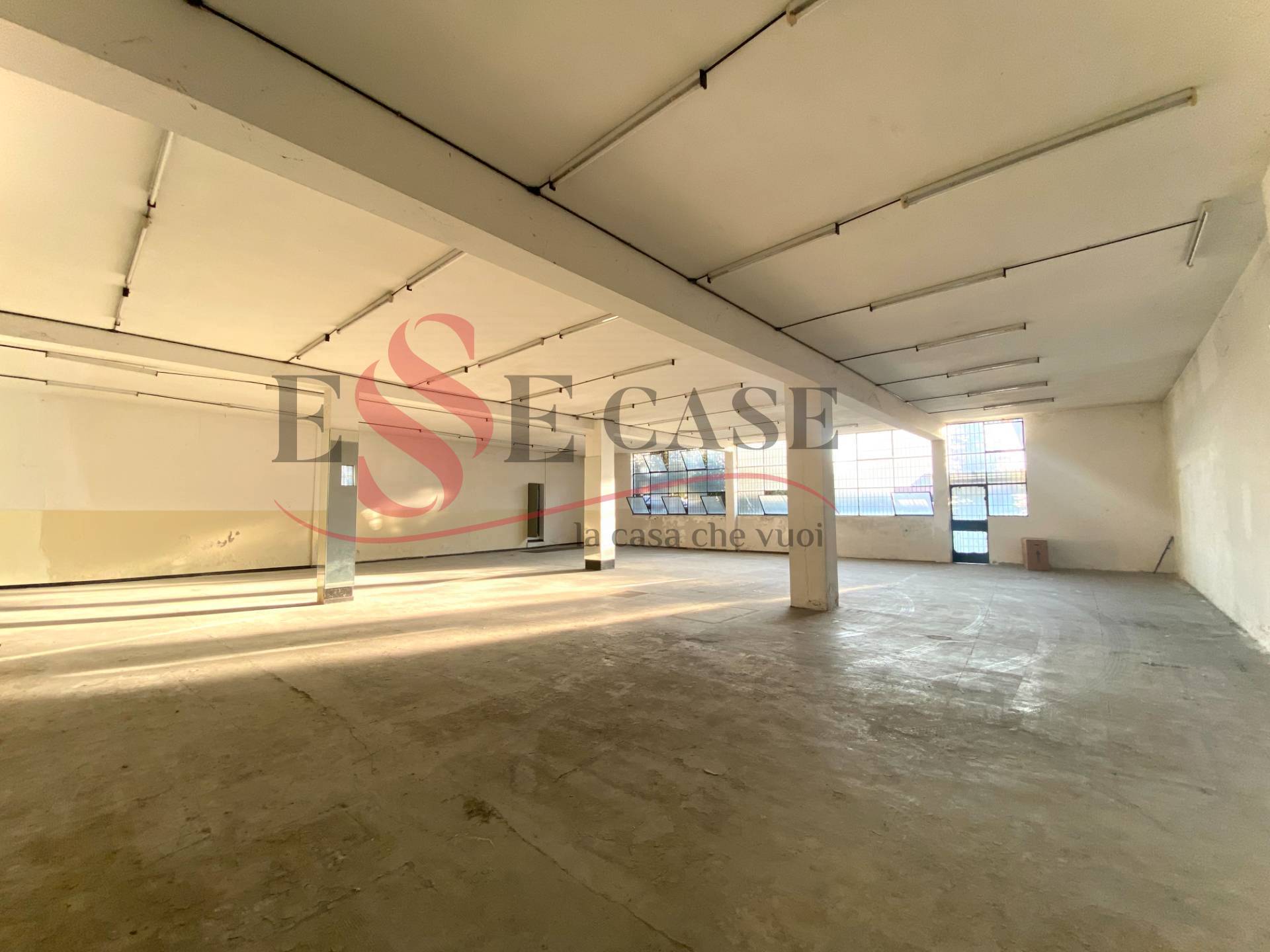 Locale commerciale in vendita a Alzano Lombardo