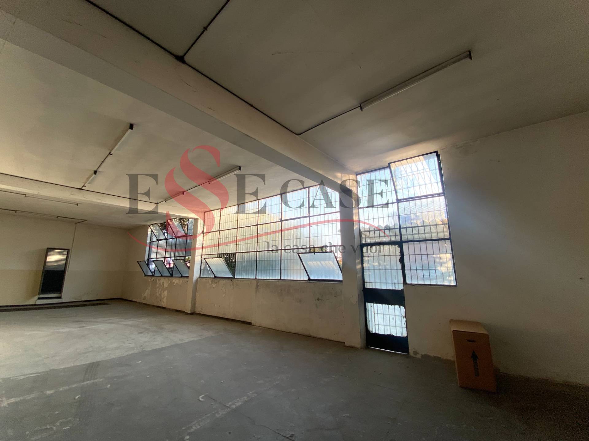 Locale commerciale in vendita a Alzano Lombardo