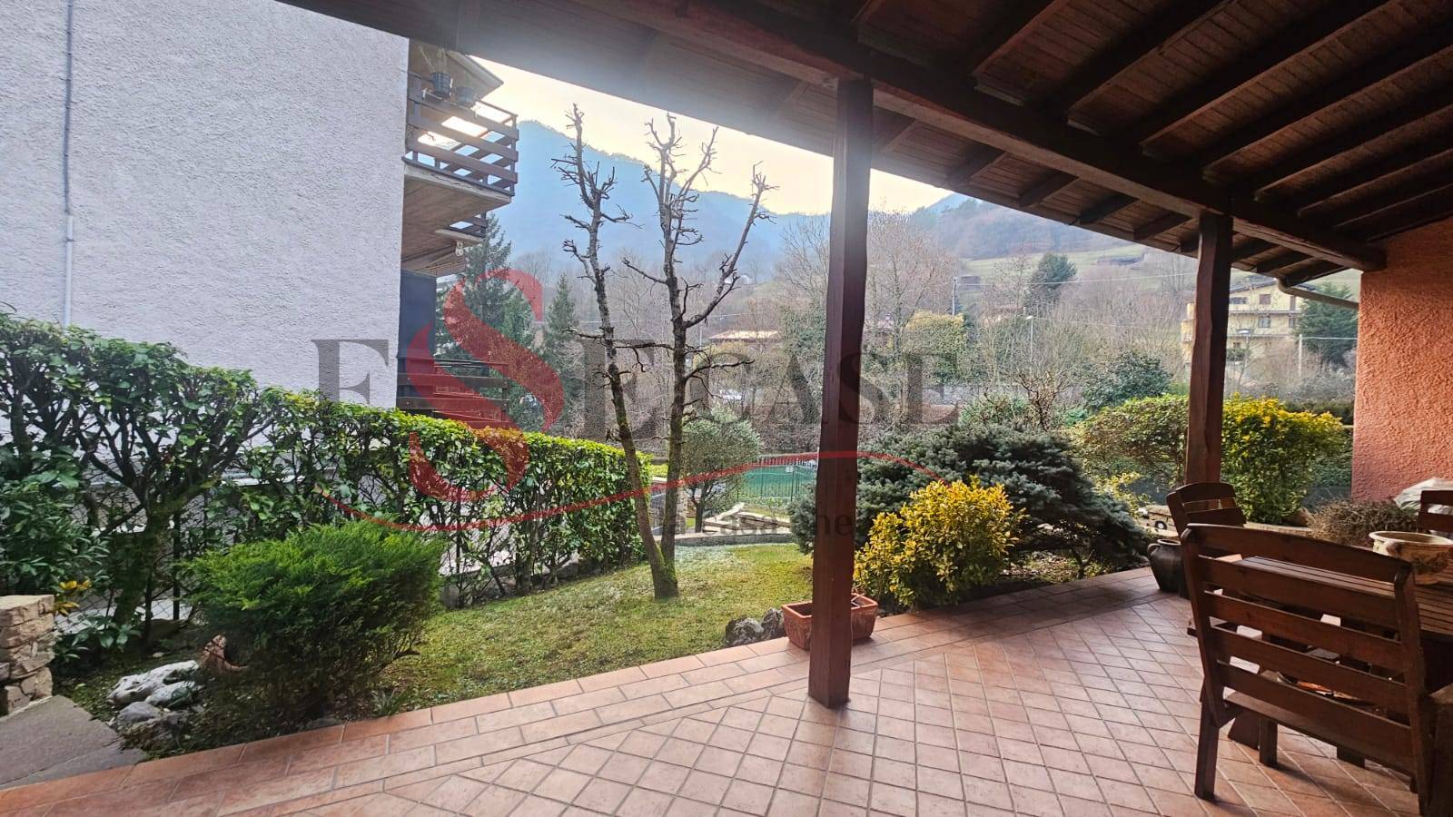 Villa singola in vendita a Albino, Bondo Petello